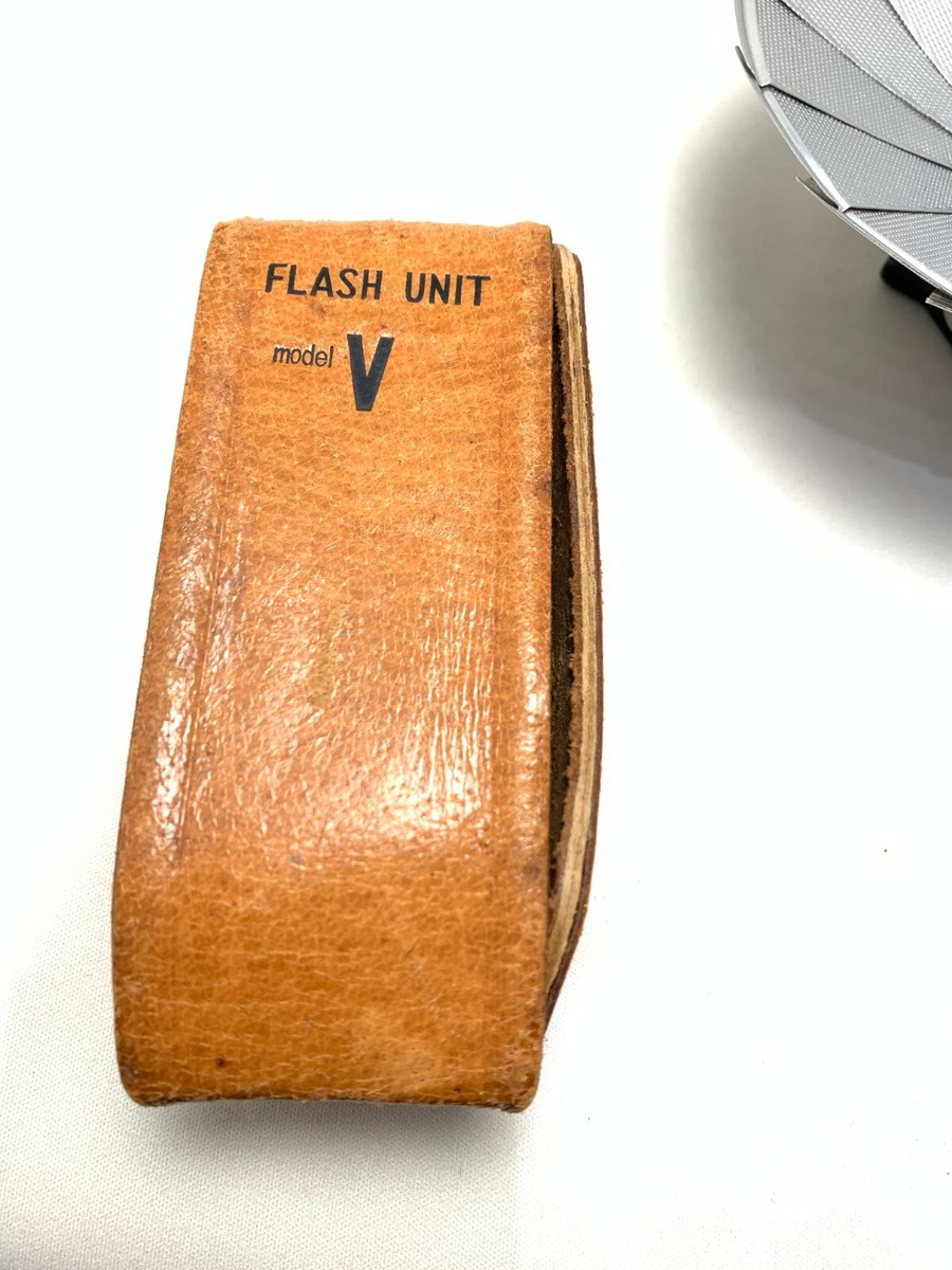 Canon Flash Unit Model V with Original Leather Case Canon V Series