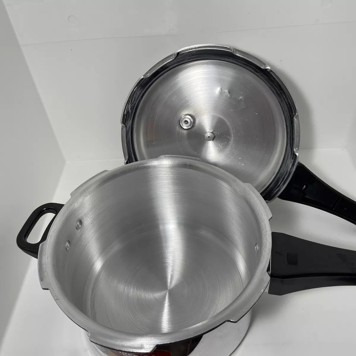 Pigeon deluxe aluminium store pressure cooker 5 litres