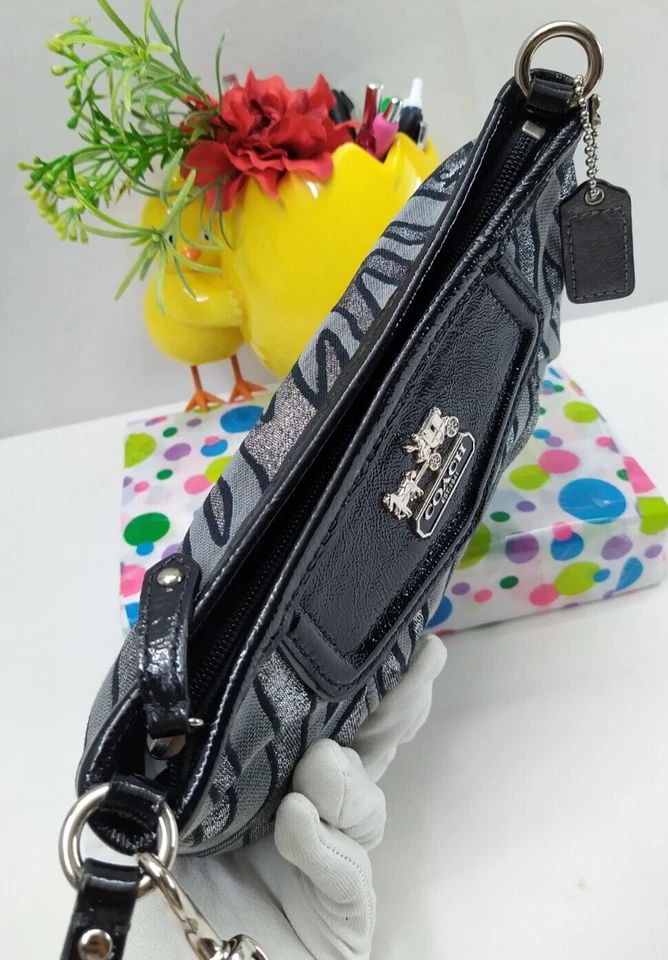 Бумажник с ремешком Coach Madison серый холщовый кожаный отделка зебра с принтом большой - Изображение 4 из 4