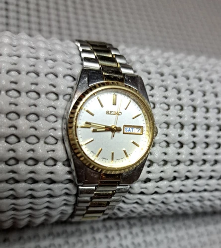 90s Womens Seiko Quartz Day/Date 7N83-0041 Silver/Gold Tone Watch New Battery