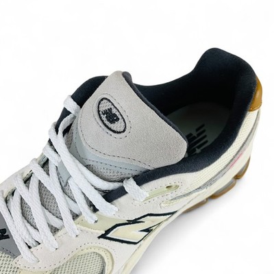 New Balance 2002R x Bandier Warm Alpaca Men display picture 3