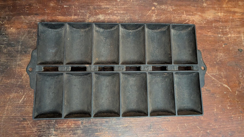 Griswold (Unmarked) No. 11 NES (New England Style) French Roll Pan 950