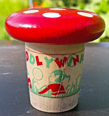 Vintage seltenes House Martin Serie Tiddly Winks Spiel in bemaltem Holzkrötenhocker