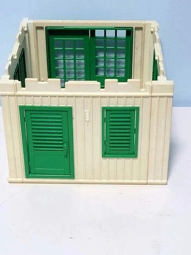 PLAYMOBILE SET 3771 - VINTAGE VACATION COTTAGE and ACCESSORIES Incomplete