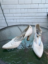 Stuart Weitzman Vintage Cream T - Strap Heels Size 8.5