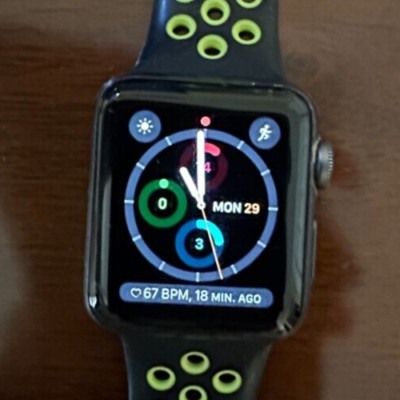 Apple Watch Series 3 38mm Space Gray Aluminium Case with Gray Sport Band (GPS) -