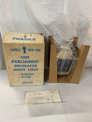 NOS VINTAGE PARLIAMENT 100 ZIGARETTEN Bar Licht 29013 Man Cave Garage KETTENHALTERUNG