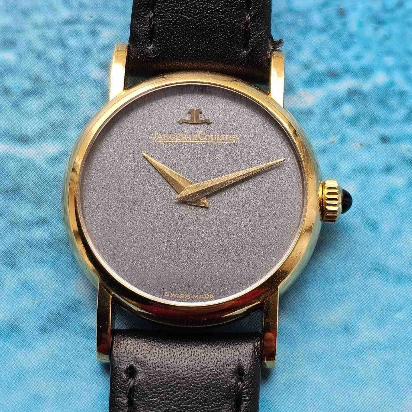 Jaeger LeCoultre — Vintage 18k Solid Gold Jaeger LeCoultre Hand-Winding Ladies Watch  18ct