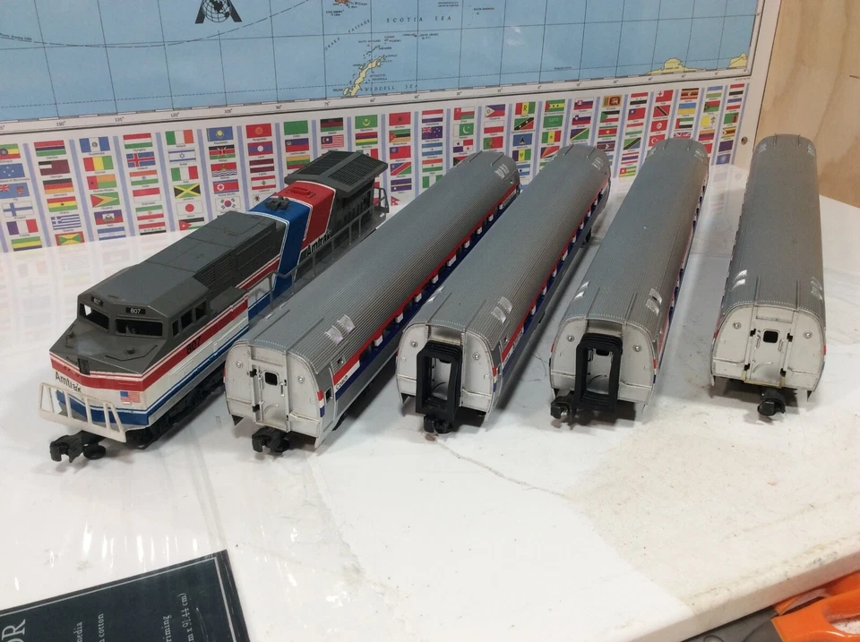 Motor diésel Williams Amtrak 807 - Juego de 4 vagones de pasajeros Foto 3 de 4