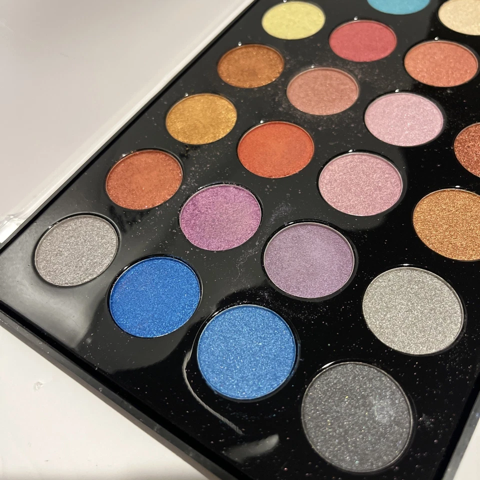 Be A Bombshell Cosmetics 24 Shades Glitter Eye Shadow Palette. - Image 3 of 3