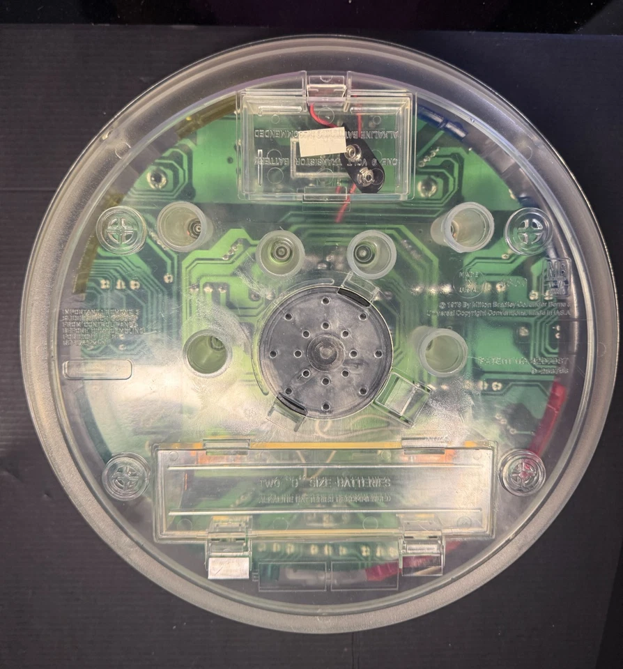 Juego Electrónico SIMON - Ultimate Brain Battle Milton Bradley - De Colección 1994 Foto 3 de 4