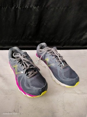 Women's Sz 10 New Balance Gray Pink Athletic Shoes Active Wear Casual 3190