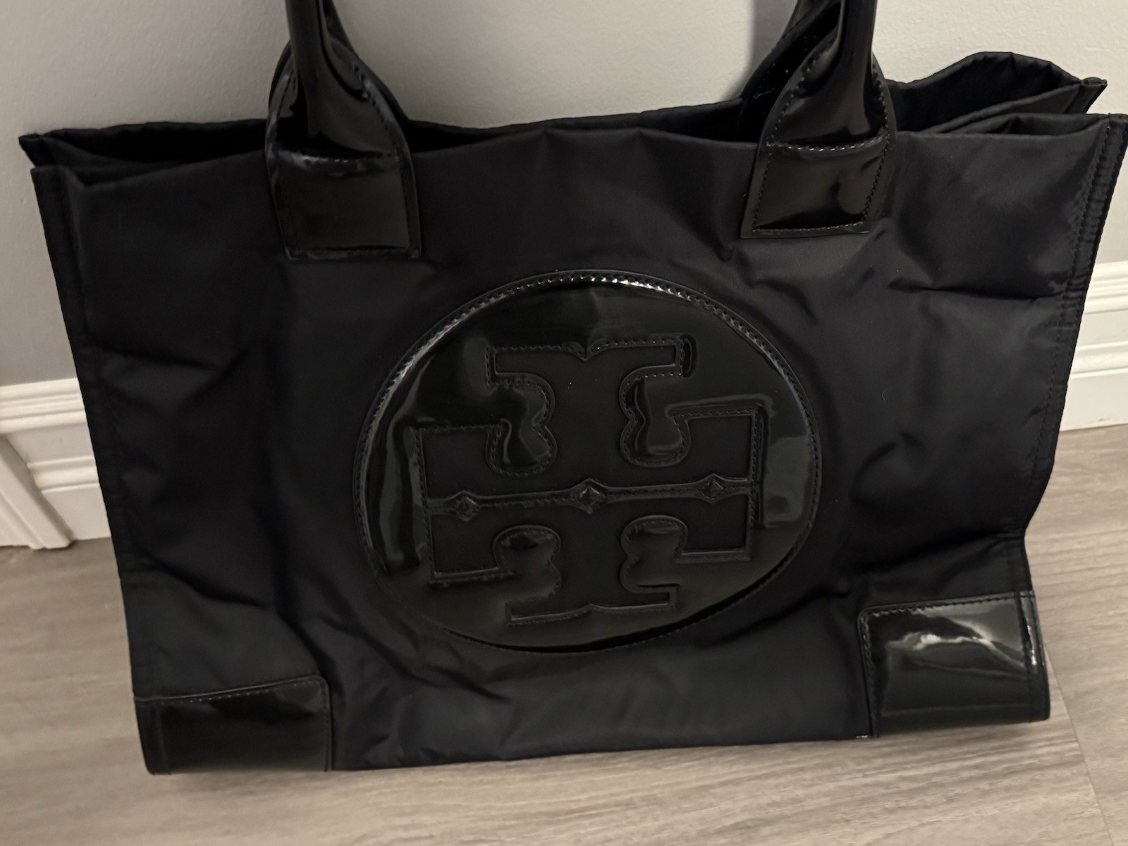 Tory Burch Black Logo Patent Trim Tote Bag Gold Hardware Zip Closure