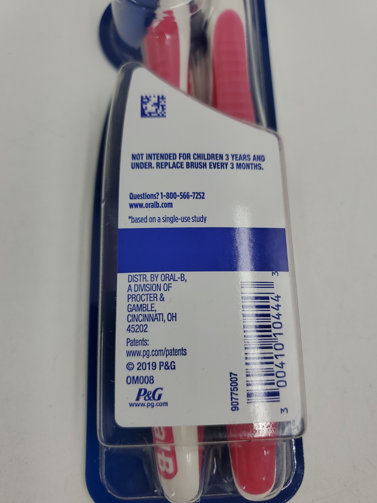 12 Pack OralB CrossAction Deep Reach Manual Toothbrush, Soft (Colors