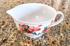 The Pioneer Woman Melamine 1/2 to 2 Cup Measuring Cup Bowl with Spout