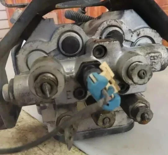 Conjunto de bomba de freno antibloqueo Chevy GMC Express Savana 1500 2500 1999-2002 Foto 4 de 4