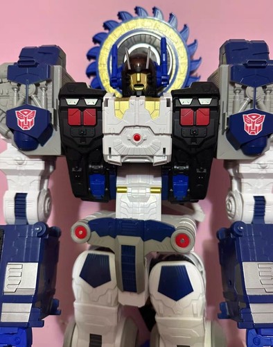 Transforming toys Generations Legacy Series Metroplex Action Figure - Picture 4 of 4
