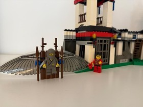 Lego Castle Ninja 6093:Flying Ninja Fortress Complete with Instructions