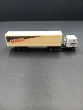 ZEE TOYS DIECAST FEDERAL EXPRESS MACK COE TRUCK WITH BOX TRAILER T1947