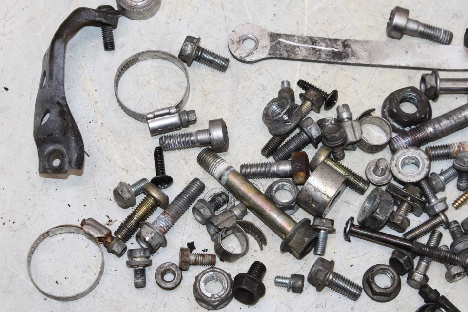 Honda CBR900RR 2000 OEM pernos de montaje de motor hardware tornillos de motor Foto 2 de 4