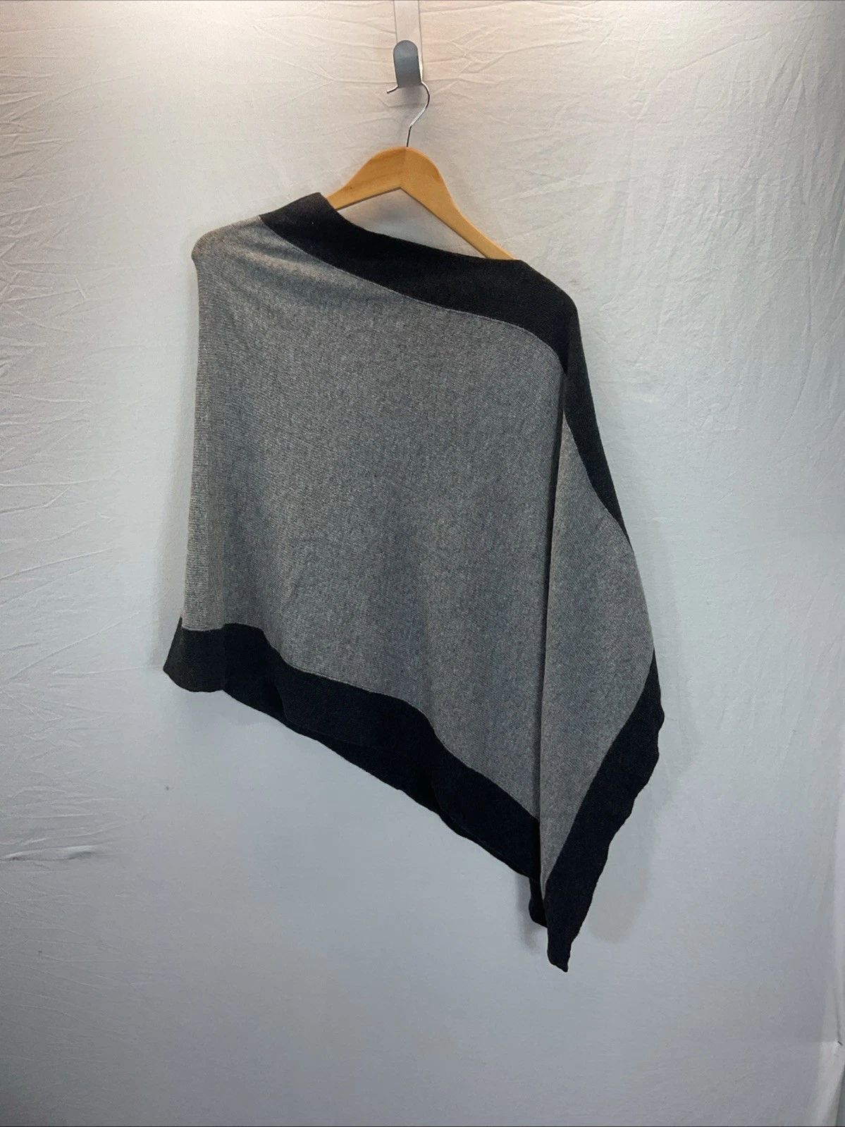 Carol & Co Roma Italy Made Cashmere Blend Gray Asymmetrical Shawl Poncho OS