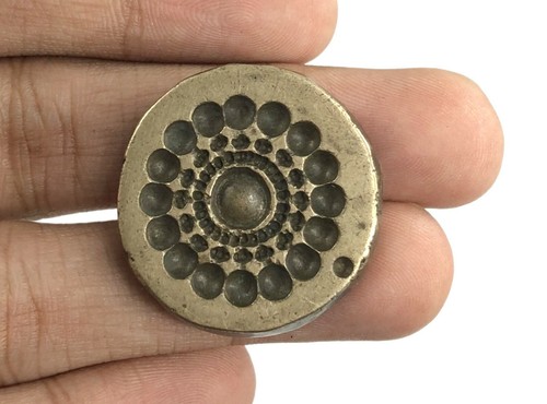 Ethnic Pendant Maker – Old Bronze Round Shape Jewelry Making Stamp Dye. G46-854 - Picture 2 of 8