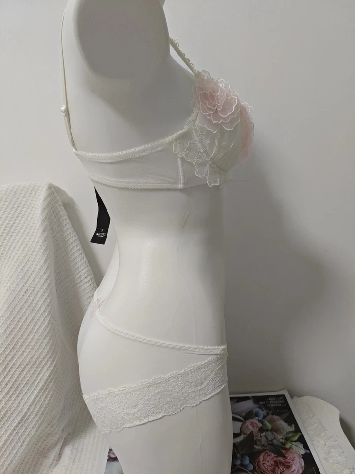 Lindo conjunto de bragas sujetador bordado flor capas 3D estilo japonés US-32B/C niñas Foto 2 de 4