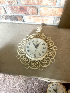 General Electric model 2151 electric GE Ivory vintage wall clock working cond