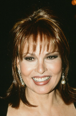 LMP90-083 1999 Actress Raquel Welch Editors Award Ceremony Orig 35mm COLOR SLIDE