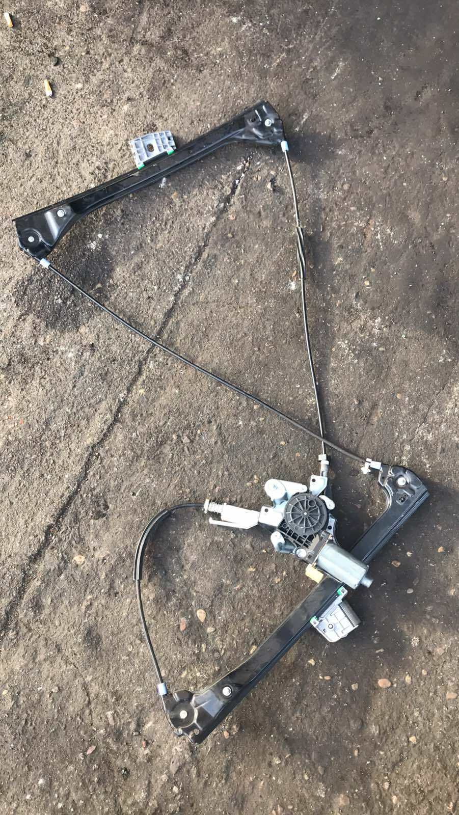 BMW E46 3 Series Coupe Convertible Passenger Window Regulator 