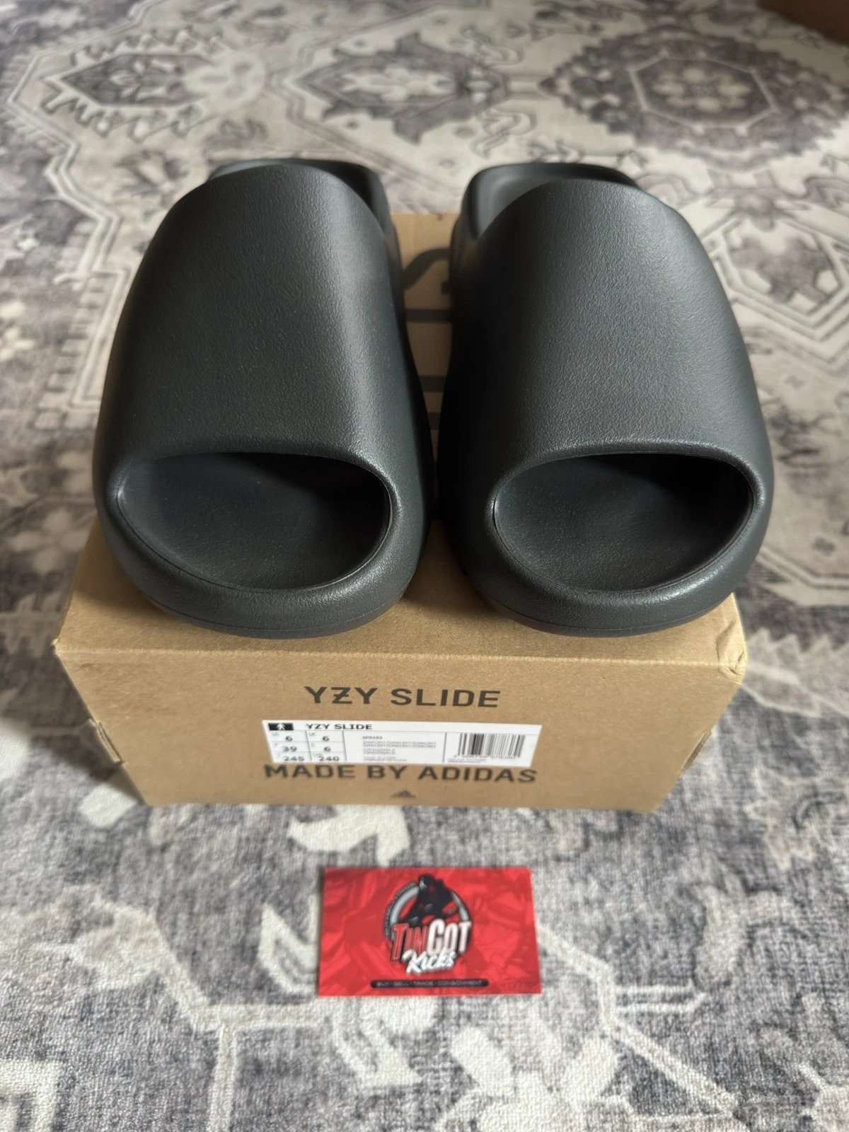 NUOVISSIME TAGLIE 6M 12M Adidas Yeezy Slide 'Dark Onyx' ID5103