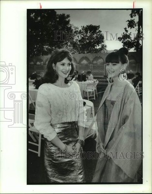 1990 Press Photo Actress Jan Cobler and model Jennifer Massey at Flower