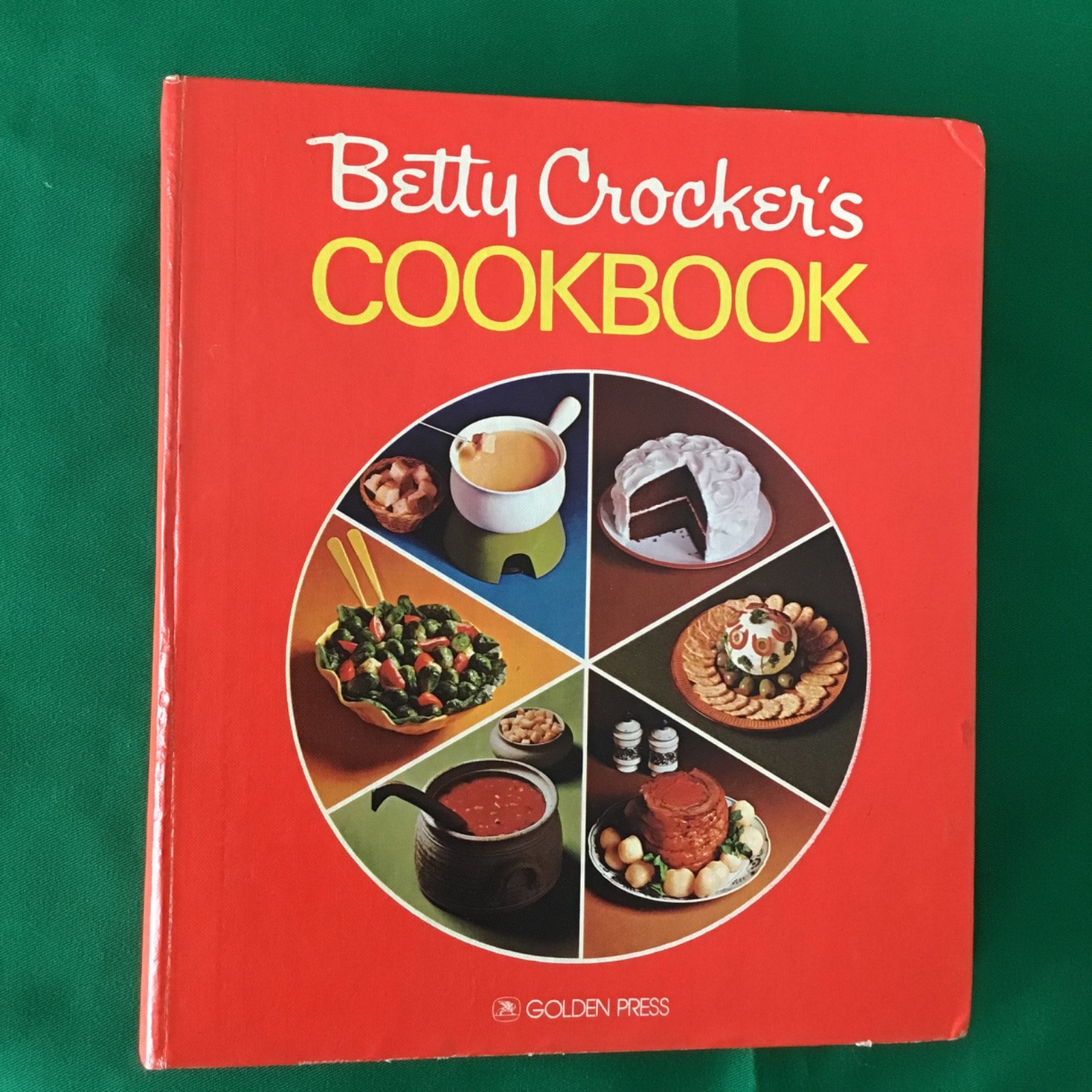 Betty Crocker's Red Pie  Vtg 1975 5-Ring Binder Hardcover Cookbook