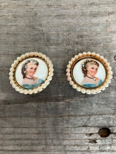 VINTAGE LIMOGES FRANCE PORCELAIN PAINTED CLIP EARRINGS MID CENTURY COSTUME
