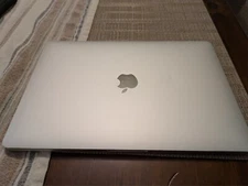 MacOS High Sierra 13 in, 2.3 GHz Intel core i5, 8GB laptop