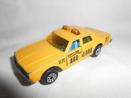 Majorette Chevrolet Impala taxi jaune, 1/41e