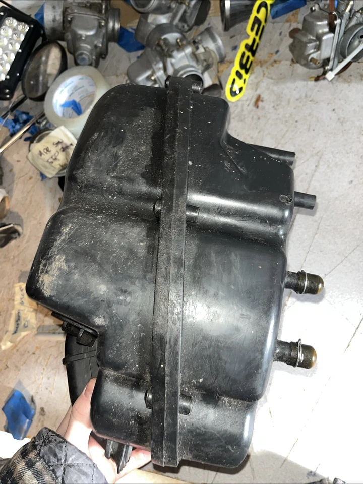 12 HYOSUNG GT650 OEM AIRBOX AIR INTAKE FILTER BOX - Image 2 of 4