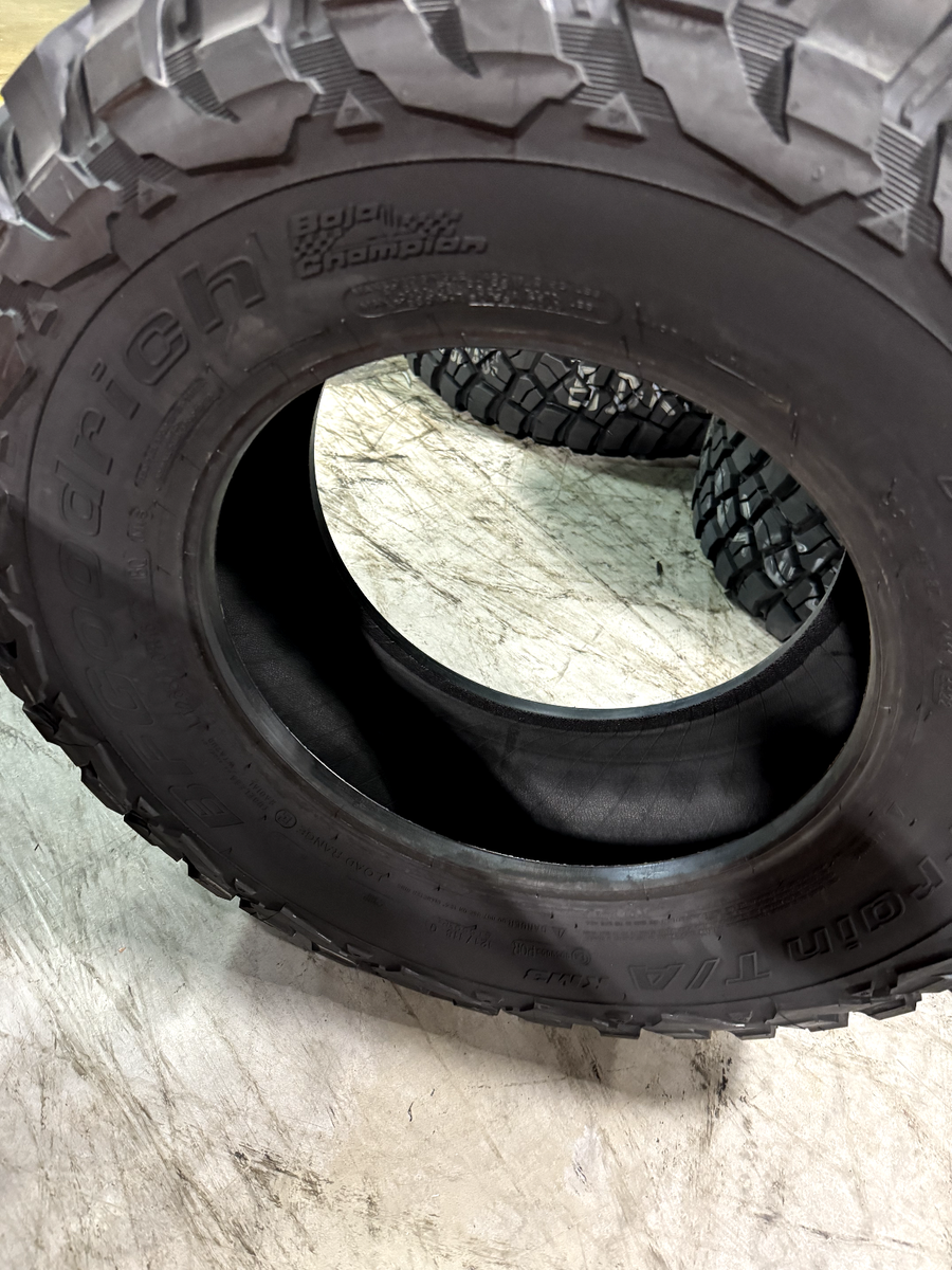 BFGOODRICH Mud-Terrain T/A KM3 LT265/70R16 121/118Q 10 Ply BFGOODRICH Mud-Terrain T/A KM3 LT265/70R16 121/118Q 10 Ply