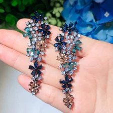 Luxurious and atmospheric zircon flower high-end earrings