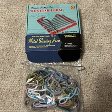 Sturdy Metal Loom Loops Hooks Weave Potholders Pepperell Braiding Co. Ages 8-88