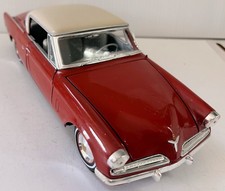 Maisto 118-scale 1953 Studebaker Starliner Commander Diecast Model Car Two-door