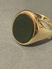 9ct Bloodstone Signet Ring Hallmarked London 1960 Size R and 1/2 Yellow Gold