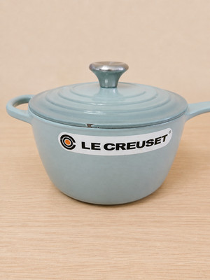 Le Creuset Signature 2.25 qt Enameled Cast Iron Saucepan Seasalt New But Chipped