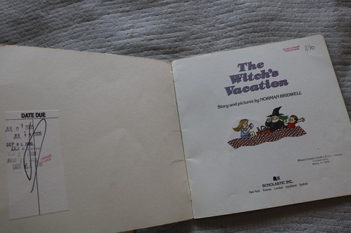 2 Norman Bridwell paperback books the Witch's Vacation & Monster Holidays - Picture 6 of 10