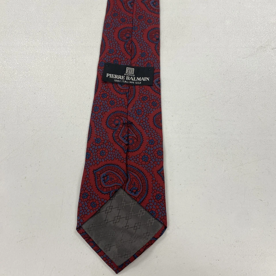 Corbata de cuello de seda italiana Pierre Balmain para hombre con patrón de cachemira roja $125 Foto 3 de 4