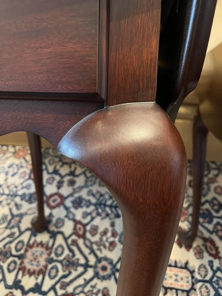 Par de mesas auxiliares de caoba Henkel Harris Drop Leaf Foto 4 de 4