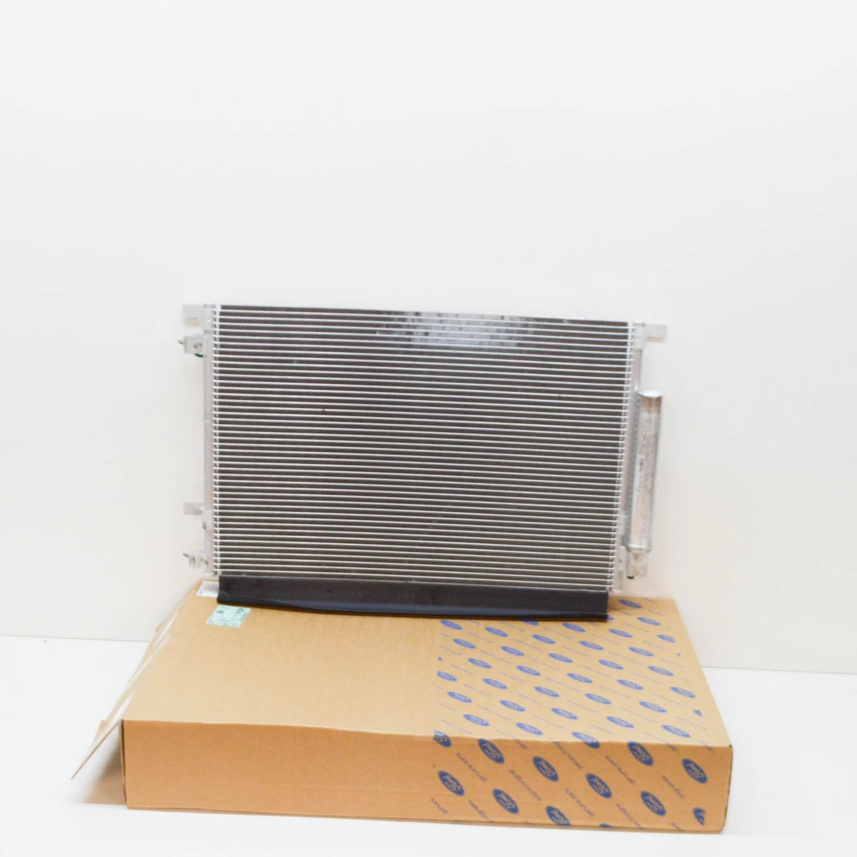 FORD MUSTANG MK6 A/C Condenser Assy 2367399 KR3B-19C600-AB NEW 