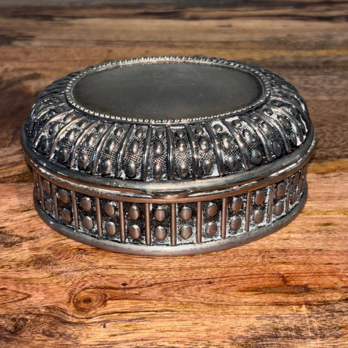 Metal Vintage/Retro Décor Boxes, Jars & Tins for sale | eBay