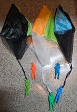 3 Retro Paratroopers 17" Tangle Free Parachute Green Army Men Toy w 2 extra men