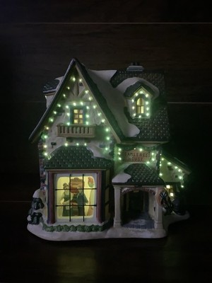 VINTAGE HOLIDAY TIME 2004 VILLAGE SEAMSTRESS HOUSE 63086WM ILLUMINATED LIGHT UP